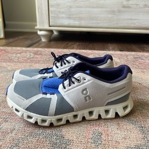 blue on clouds in great condition!! size 8.5